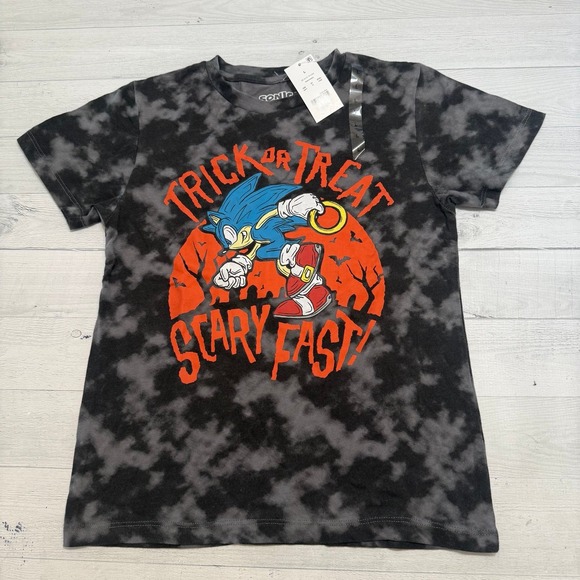 Sonic the Hedgehog trick or treat scary fast Halloween shirt youth large NEW - Picture 1 of 4